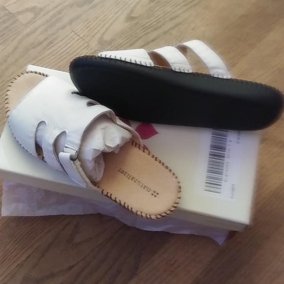 Naturalizer 7W White slides - Picture 2 of 3